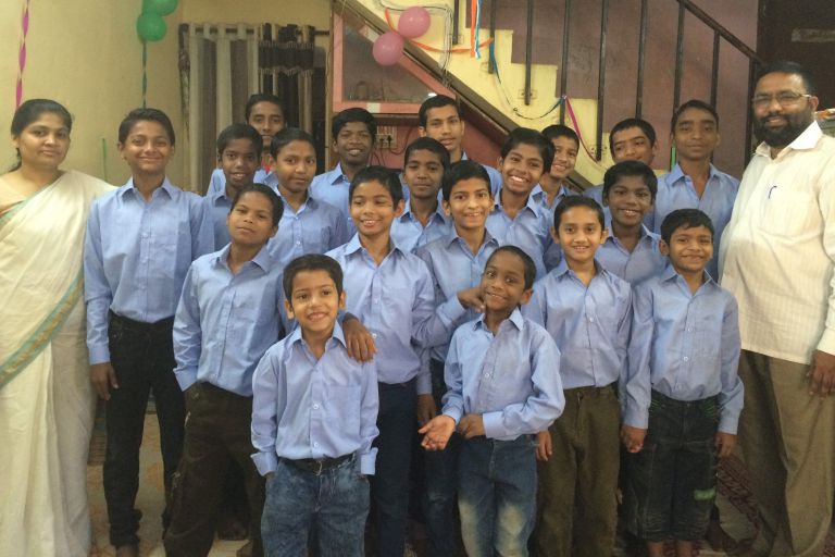 Homem adota 22 crianças portadoras de HIV que foram abandonadas