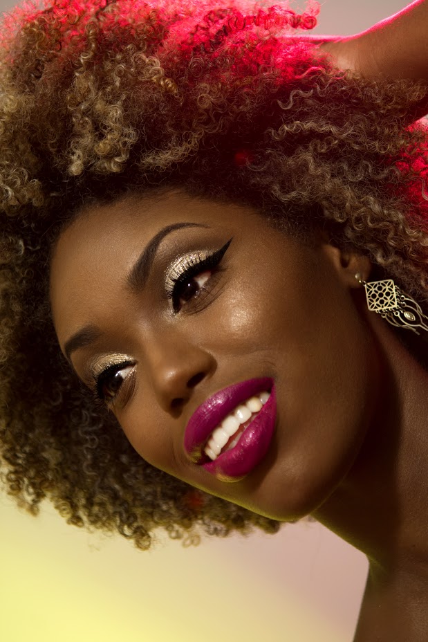 Confira dicas imperdíveis para arrasar na make de carnaval 