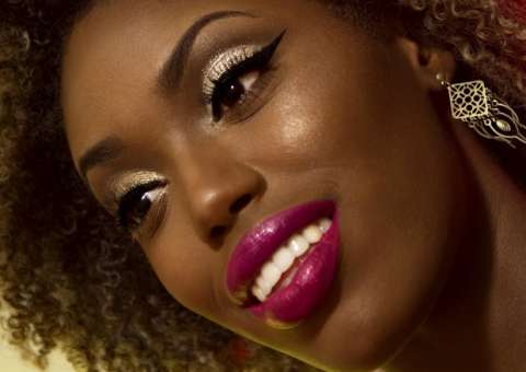 Confira dicas imperdíveis para arrasar na make de carnaval 