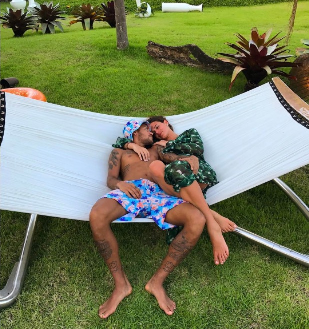 Neymar festeja “Dia dos Namorados” com foto romântica ao lado de Bruna Marquezine