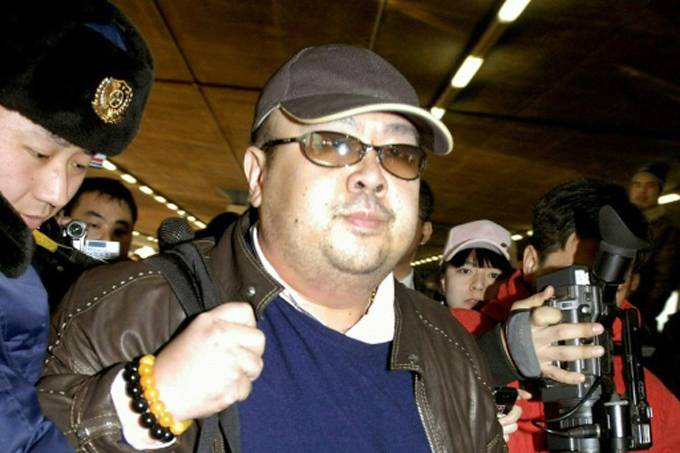 Irmão do líder da Coreia do Norte é assassinado na Malásia