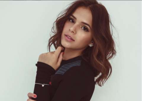  De volta ao Brasil, Bruna Marquezine mostra que é ‘boa de briga’. Vídeo