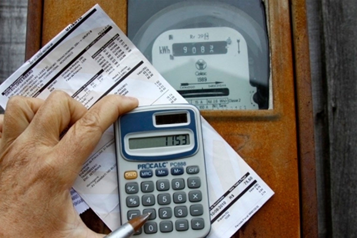 Aneel anuncia reajustes nas bandeiras tarifárias das contas de luz