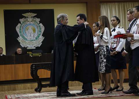 Juiz Airton Gentil assume cadeira como desembargador do TJ-AM