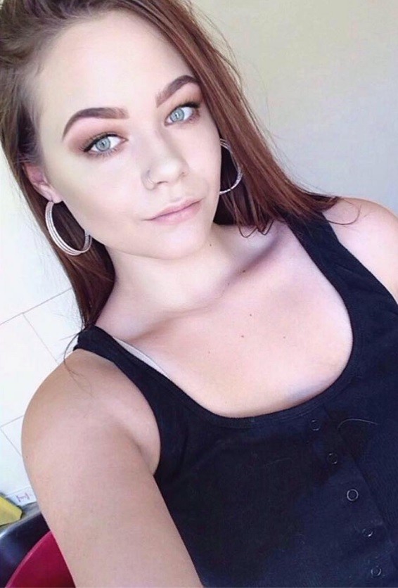 Jovem aplica tintura para sobrancelhas e quase perde a visão