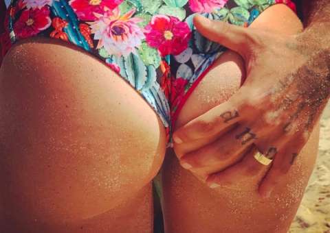 Pedro Scooby publica foto apertando bumbum de Luana Piovani e ataca seguidor