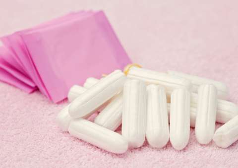 Jovem vai parar na UTI após uso de absorvente 