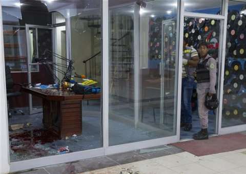 Dois jornalistas são assassinados durante transmissão ao vivo pelo Facebook