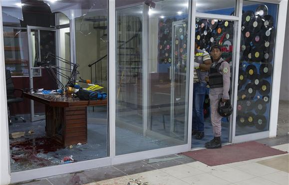 Dois jornalistas são assassinados durante transmissão ao vivo pelo Facebook