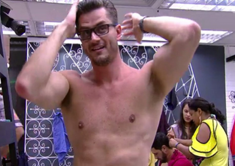 BBB 17: Marcos muda visual e mulherada pira na web  