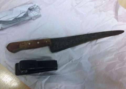 Em Manaus, homem acusado de esfaquear doméstica durante tentativa de roubo é espancado por populares