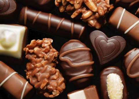 Empresa contrata funcionário para degustar chocolates