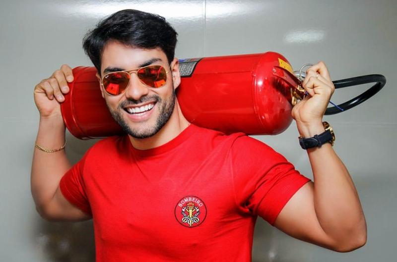 Christian Grey brasileiro dá dicas para iniciantes em sadomasoquismo