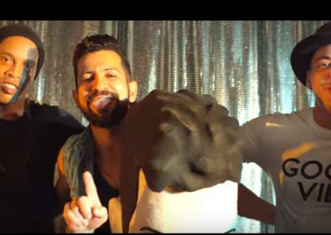 Ronaldinho Gaúcho e Safadão fazem nova parceria em clipe 'Professor da Malandragem'
