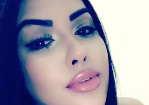 Musa da Rocinha mostra bumbum de 106cm em ensaio com muita abundância 