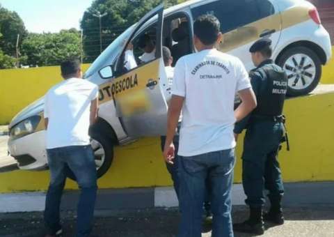   Mulher perde o controle e falha na prova de habilitação de forma desastrosa; veja  