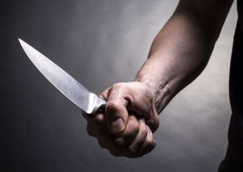 Homem leva facadas do genro e populares iniciam espancamento em Manaus