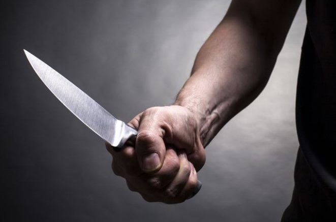 Homem leva facadas do genro e populares iniciam espancamento em Manaus