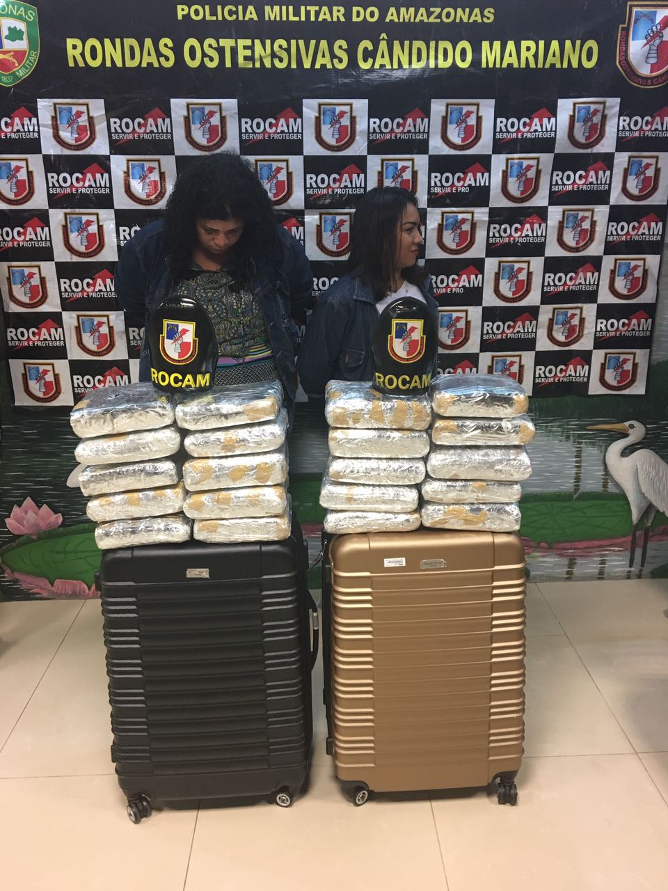 Em Manaus, mulheres são presas tentando embarcar para Fortaleza com 20kg de drogas 