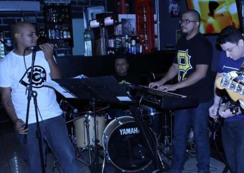 Banda Caixa Preta comanda Especial Engenheiros do Havaii nesta sexta