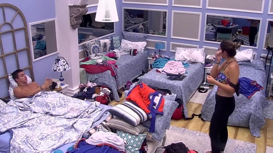 BBB17: Vivian e Manoel brigam após indireta da sister