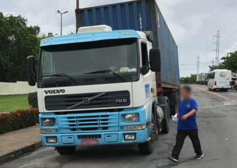 Operação Carga Pesada apreende 15 carretas irregulares em Manaus