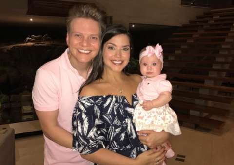 Com bebê de 6 meses, Michel Teló anuncia 2ª gravidez de Thais Fersoza
