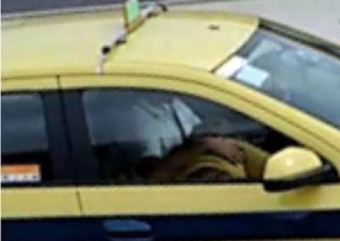 Taxista é flagrado recebendo sexo oral enquanto dirigia 