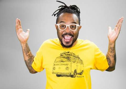 Marcelo Marrom volta a Manaus com stand up sobre sua trajetória 