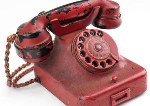    Telefone vermelho usado por Hitler na segunda guerra será leiloado 