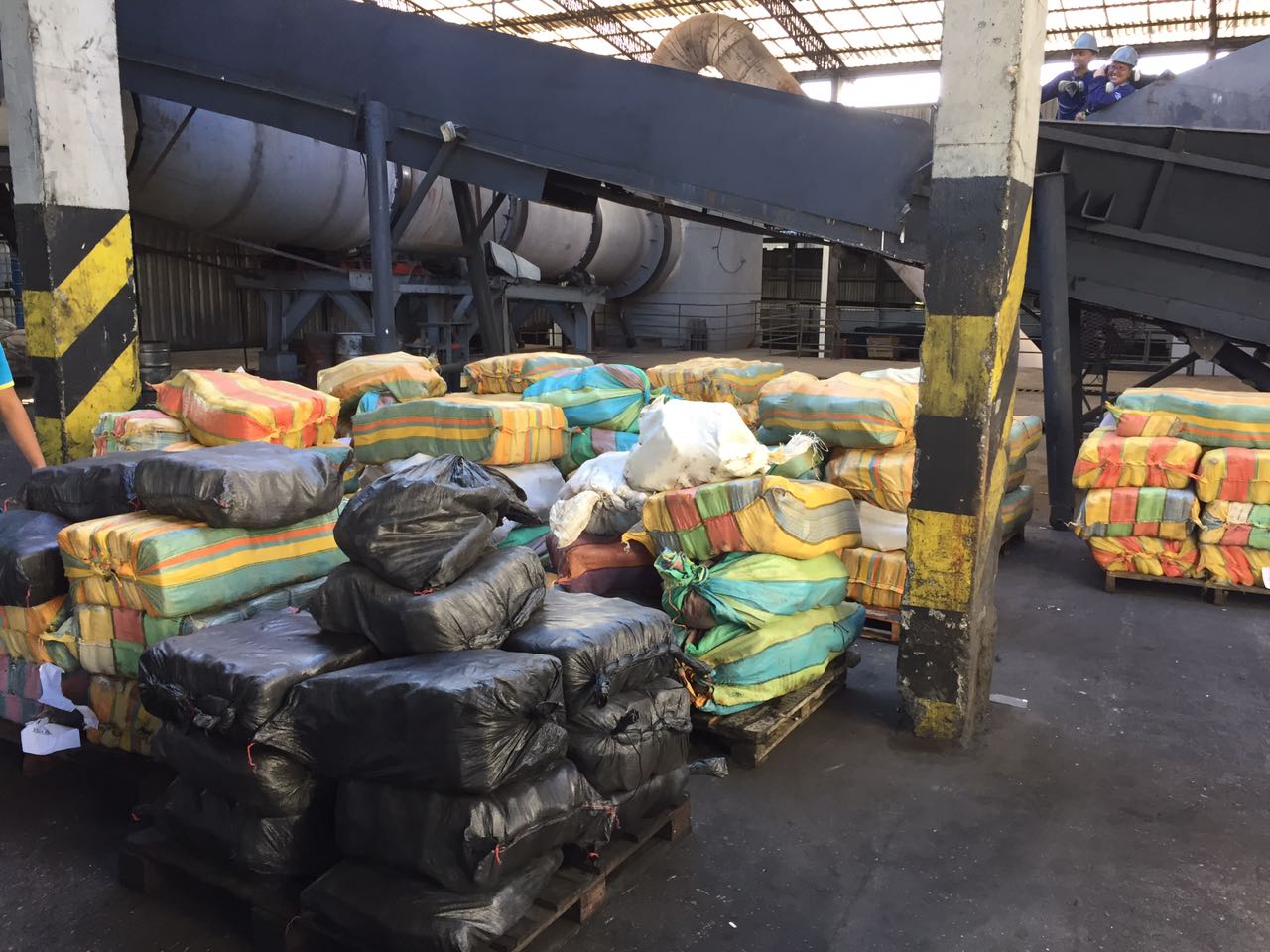 Polícia Federal incinera quatro toneladas de drogas avaliadas em R$30 milhões em Manaus  