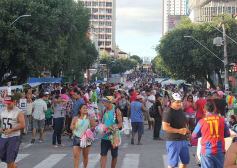 Foliões movimentam 'Banda da Difusora' em Manaus