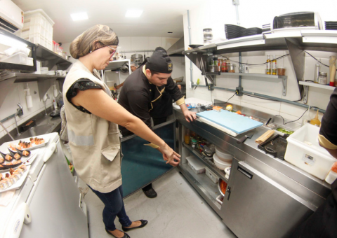 Restaurantes de comida oriental são fiscalizados pela Vigilância Sanitária