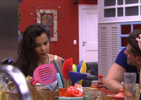 BBB17: Marcos pensa em mandar brother para Paredão e Emilly cogita Vivian