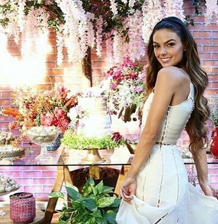 Isis Valverde comemora 30 anos com festão no Rio