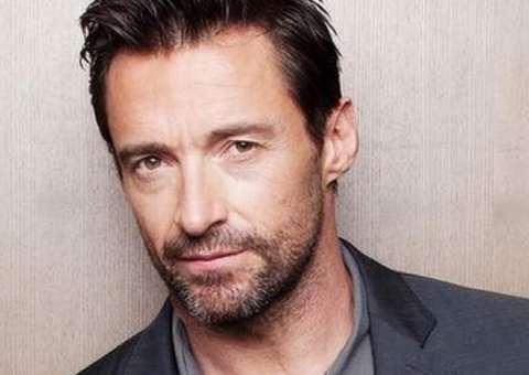 No Brasil, Hugh Jackman esbanja simpatia e fala português em video; veja