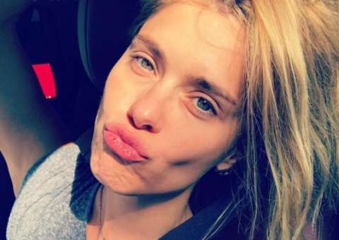     Carolina Dieckmann recebe chuva de críticas após foto de biquíni: 'magra demais'