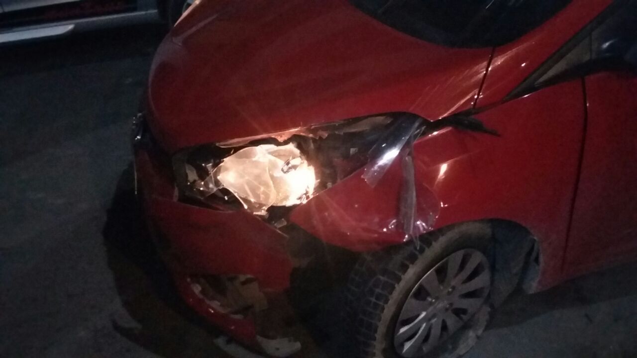 Homem fica gravemente ferido após colisão entre carro e moto em Manaus