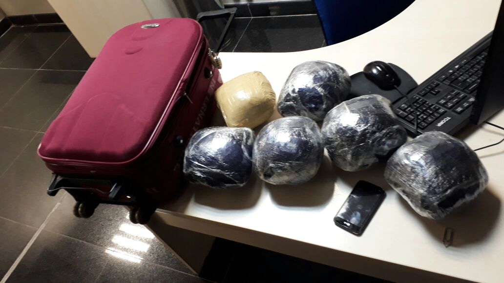 Homem é preso com 6kg de drogas quando saia do Aeroporto 