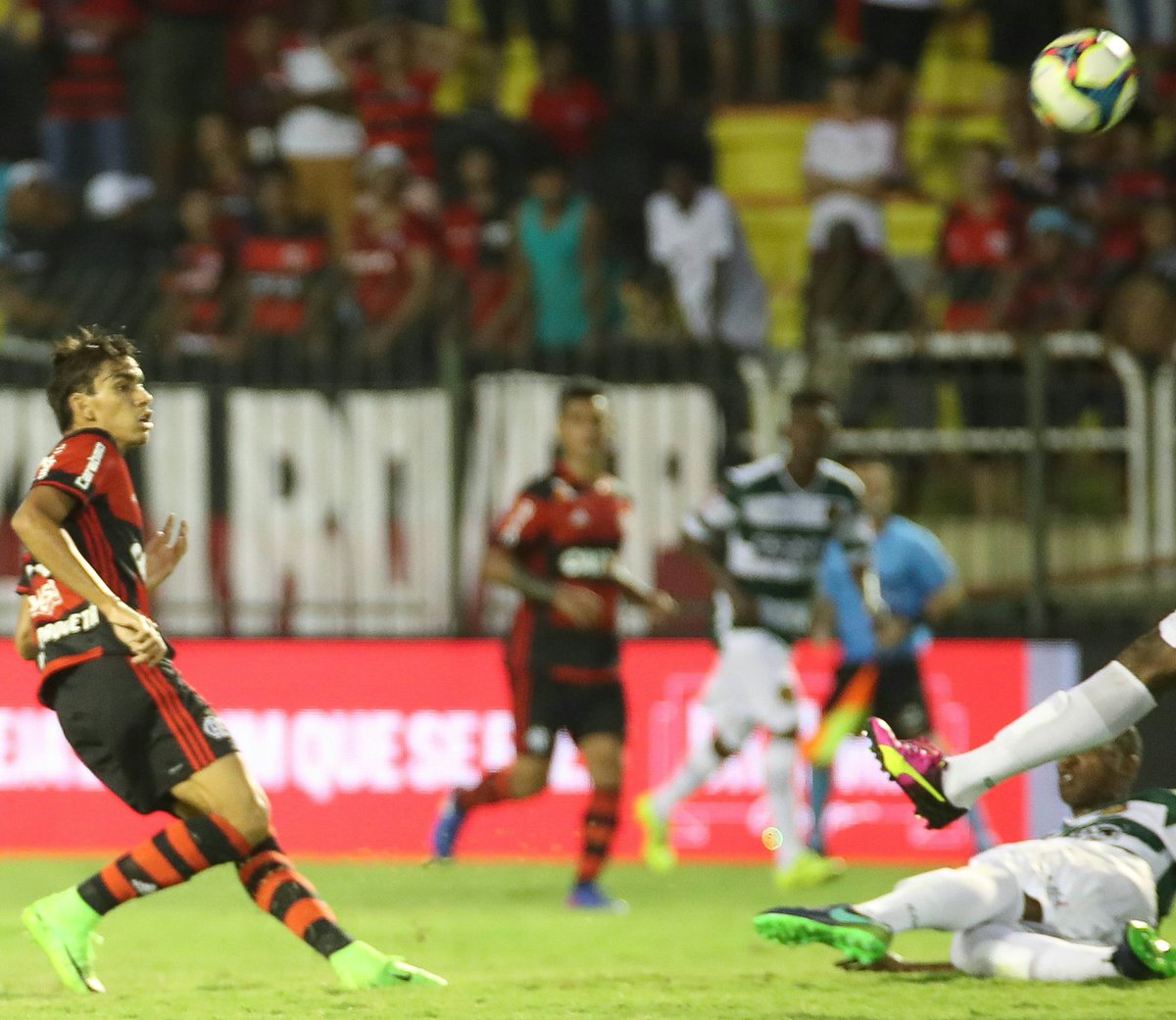 Golaço de Lucas Paquetá em Flamengo 4 x 0 Madureira
