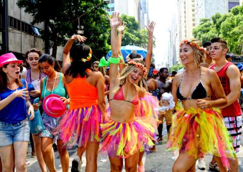  Carnaval e saúde: Aprenda 5 dicas para curtir a folia sem descuidar do corpo!