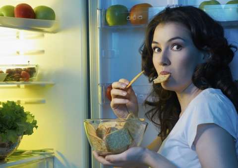  Descubra a relação entre alimentos e insônia