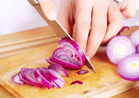 Consumir cebola reduz chances de câncer  