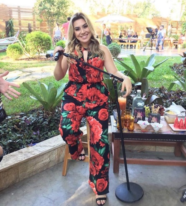 Naiara Azevedo, do hit R$ 50, anuncia música inédita que pertence a outro cantor