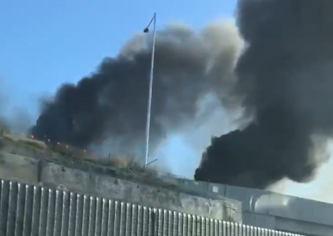 Tragédia: Avião cai sobre shopping e mata 5 pessoas