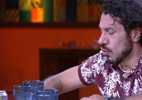 BBB17: Rômulo chama Emilly de ninfeta e vira assunto na web