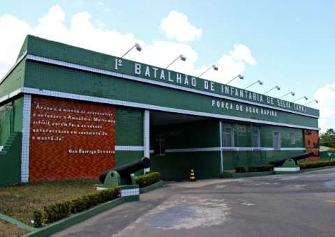 Pelado, homem invade 1ºBIS e morre em Manaus