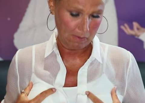  Xuxa renova próteses de silicone nos seios 'tô de peitola nova'