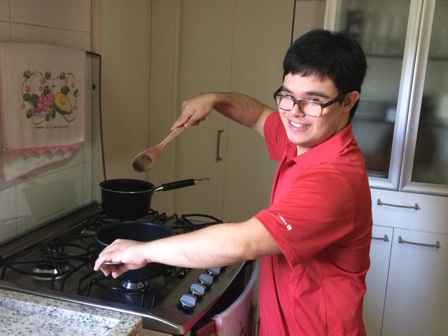 Jovem com síndrome de Down se forma em faculdade e surpreende a todos