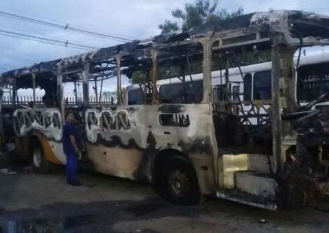  Incêndio a ônibus em Manaus  é ato de terrorismo, dizem empresários